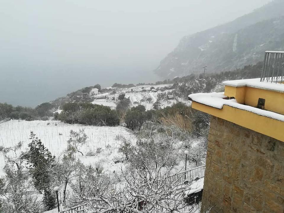 Perla Del Levante Hostel Фрамура Екстер'єр фото